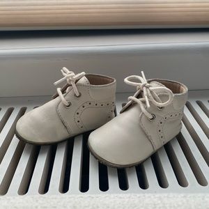 Papouelli London cream unisex baby booties, size 3